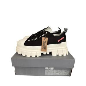 Palladium Revolt LO TX Black/Marshmallow Women's 8.5 Platform Boots NEW IN BOX